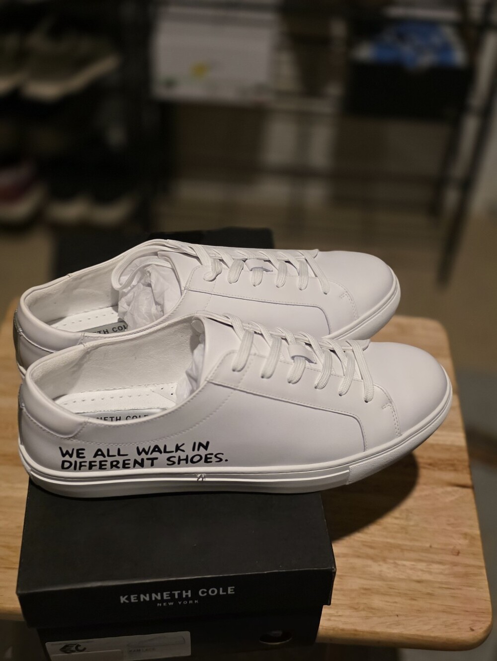 Kenneth Cole White Low-Top Lace-Up Sneakers with Side Quote